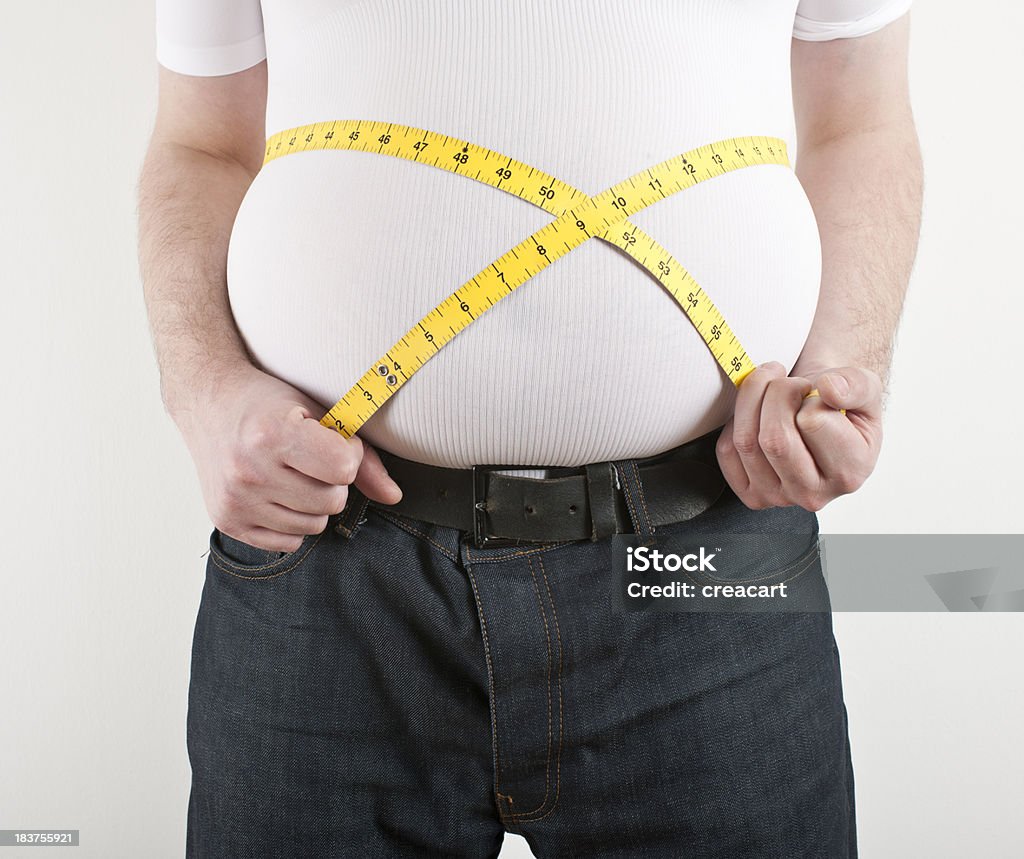 Homem com excesso de peso, com fita métrica ao redor de ventre - Foto de stock de Homens royalty-free