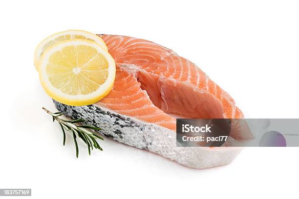 Salmão Steack - Fotografias de stock e mais imagens de Filete de salmão - Filete de salmão, Cru, Figura para recortar