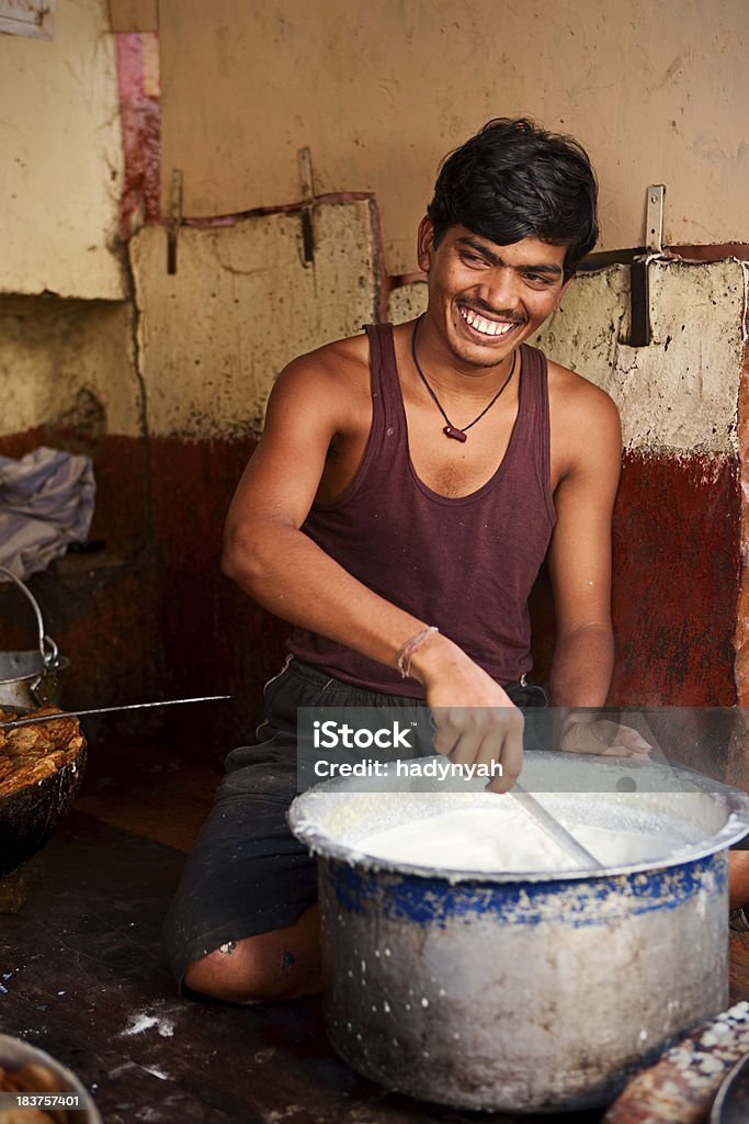 インドのストリートベンダー料理 - 1人のロイヤリティフリーストックフォト