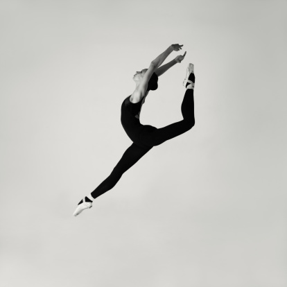 Salto bailarín de ballet moderno photo