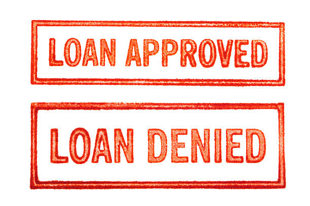 prestito "approved" (approvata) o "denied" rosso timbro impressioni su bianco - loan giving approved rubber stamp foto e immagini stock