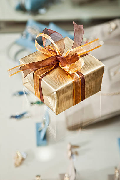 istock Gift box in jewelry store 183758532