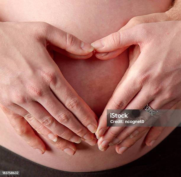 Marido Y Mujer Foto de stock y más banco de imágenes de Abdomen - Abdomen, Abdomen humano, Adulto