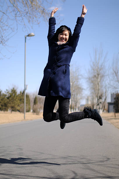 ジャンプ-xl - arms outstretched teenage girls jumping flying ストックフォトと画像