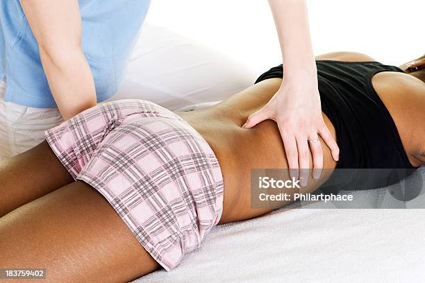 Physiotherapie Stockfoto und mehr Bilder von Afrikanischer Abstammung - Afrikanischer Abstammung, Afro-amerikanischer Herkunft, Alternative Behandlungsmethode