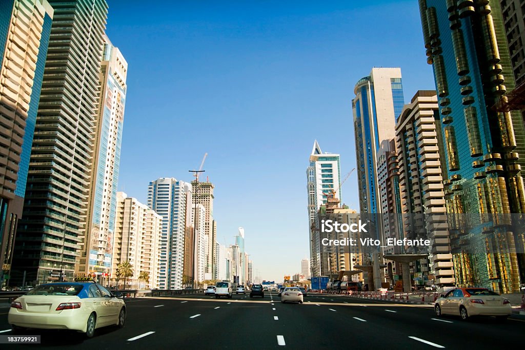 Moderne road in Dubai - Lizenzfrei Auto Stock-Foto