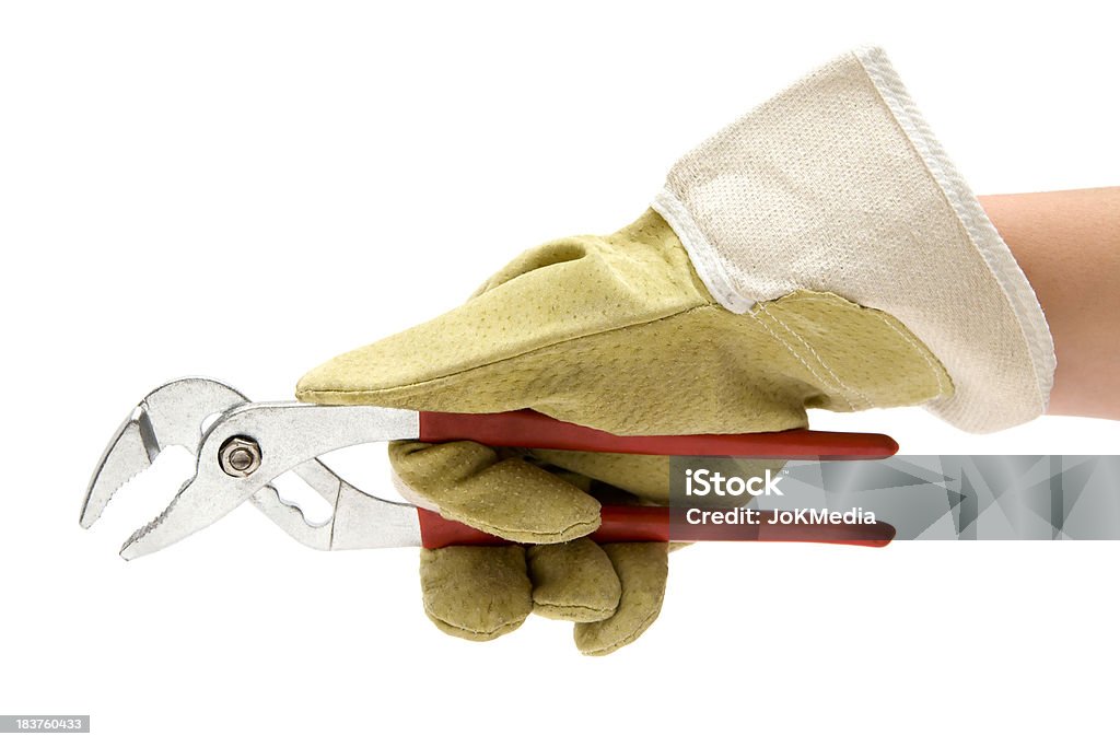 Travailleur brutalement une Pipe Wrench - Photo de Gants de protection libre de droits