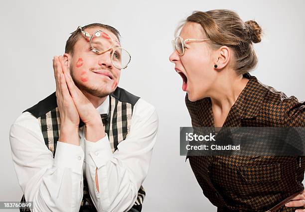 Foto de Retro Casal Tendo Conflito e mais fotos de stock de Marido - Marido, Nerd, 20-24 Anos