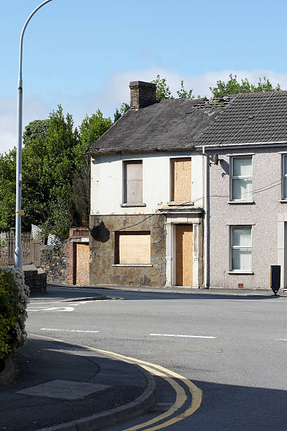 istock Typical UK terraced housing street derelict 183761688