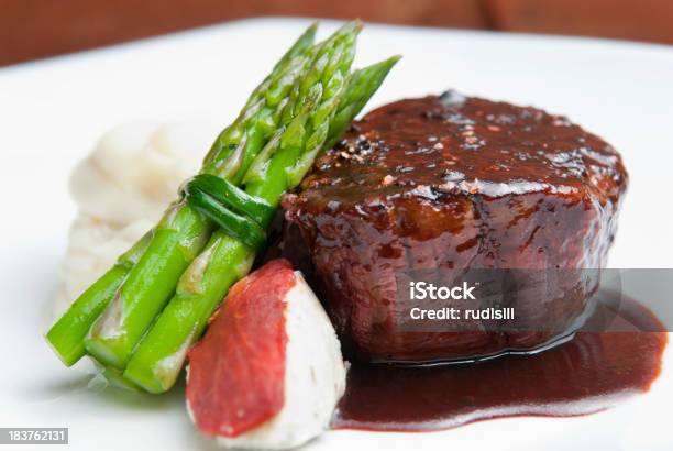 Filet Mignon - Fotografie stock e altre immagini di Filet Mignon - Filet Mignon, Puré di patate, Sfondo bianco