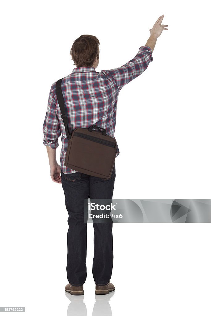 Vista posterior de un hombre señalando con el dedo - Foto de stock de Fondo blanco libre de derechos