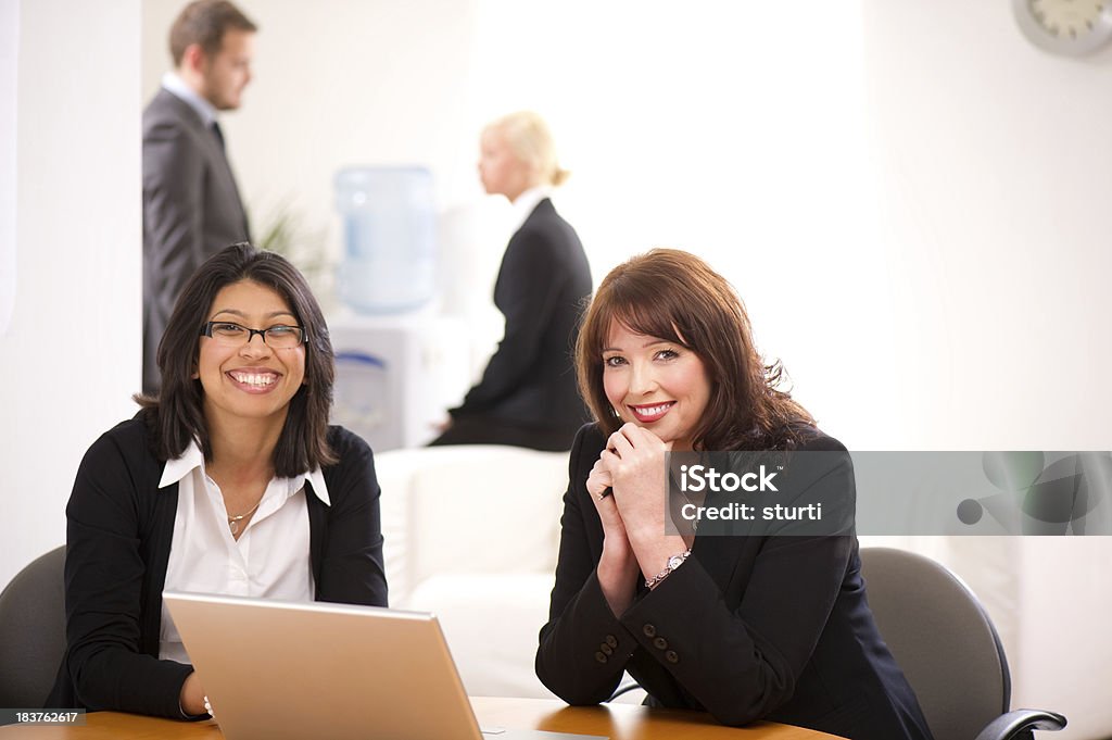 Geschäftsfrauen Lächeln für die Kamera - Lizenzfrei Aktiver Senior Stock-Foto