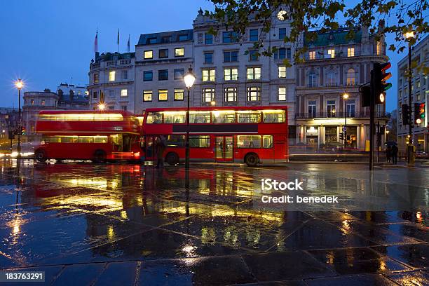 Giorno Di Pioggia Pioggia Londra Inghilterra Regno Unito - Fotografie stock e altre immagini di Ambientazione esterna