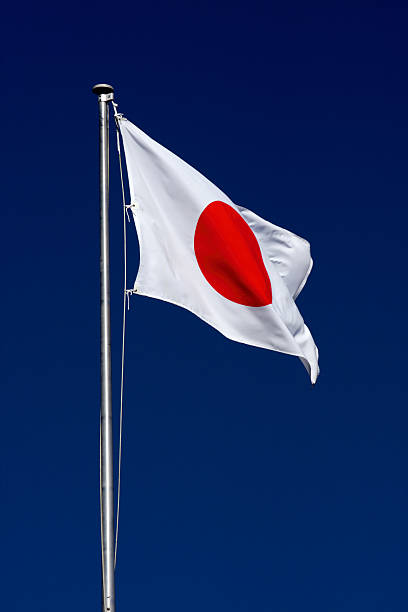 bandeira do japão em céu azul - japan flag japanese flag white imagens e fotografias de stock