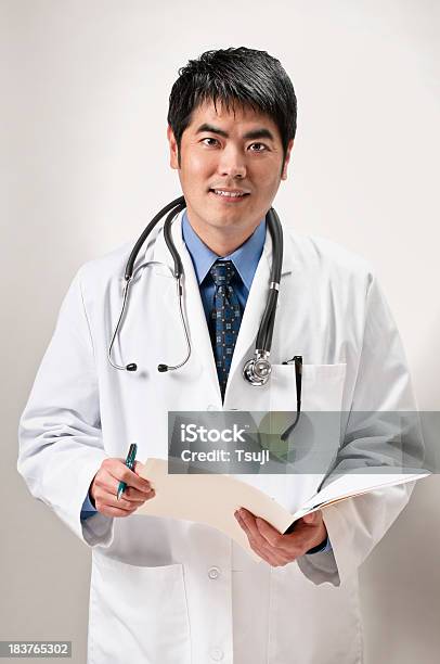 Medico Asiatico - Fotografie stock e altre immagini di Adulto - Adulto, Asia, Attrezzatura