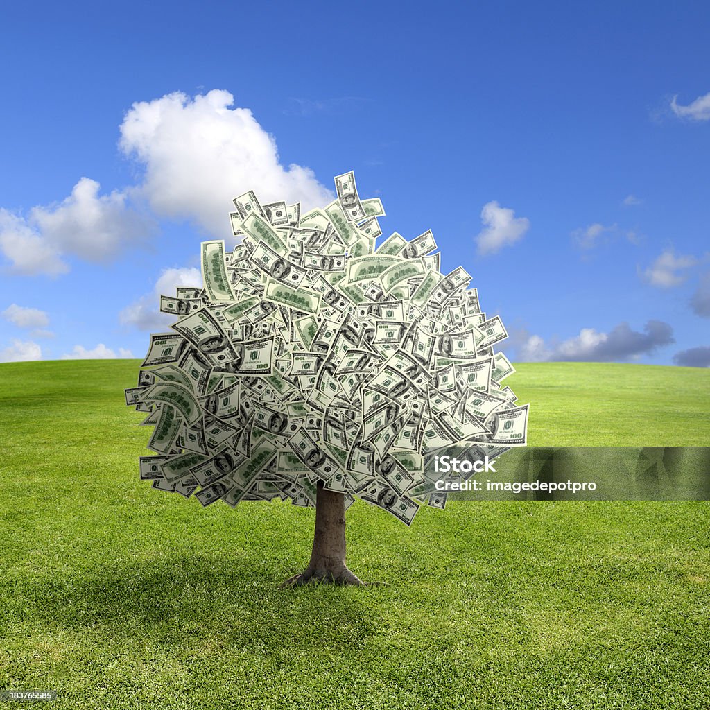 Árvore de dinheiro no verde Paisagem - Royalty-free Ajardinado Foto de stock