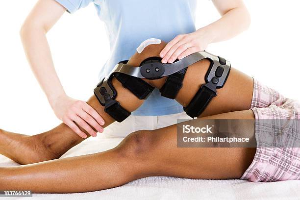 Physiotherapie Stockfoto und mehr Bilder von Knochenschiene - Knochenschiene, Afrikanischer Abstammung, Afro-amerikanischer Herkunft