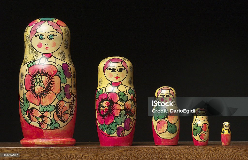 Jouet matrioshka objets - Photo de Cinq objets libre de droits