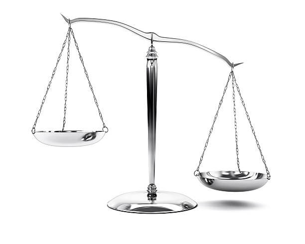 escala de baño de acero cepillado sobre fondo blanco (xxxl - 39mpx - weight scale justice balance scales of justice fotografías e imágenes de stock