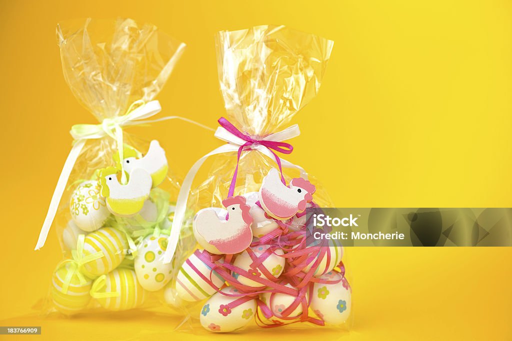 Oeufs de Pâques dans des sacs en plastique - Photo de Art libre de droits