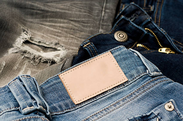 jeans con una scheda vuota - leather patch denim jeans foto e immagini stock