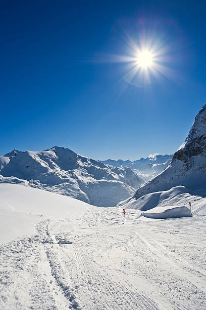 paisagem de montanha - arlberg - fotografias e filmes do acervo