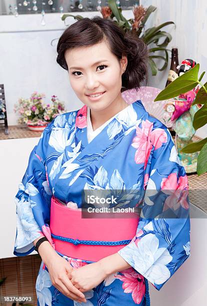 Japanisches Restaurant Stockfoto und mehr Bilder von 20-24 Jahre - 20-24 Jahre, Asiatische Kultur, Asiatischer und Indischer Abstammung