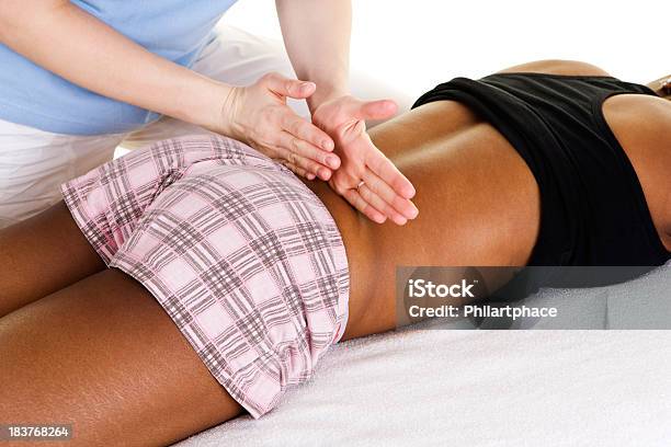 Physiotherapie Stockfoto und mehr Bilder von Afrikanischer Abstammung - Afrikanischer Abstammung, Afro-amerikanischer Herkunft, Alternative Behandlungsmethode