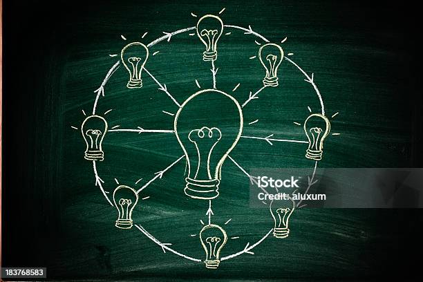 Photo libre de droit de Des Ampoules banque d'images et plus d'images libres de droit de Ampoule à basse consommation - Ampoule à basse consommation, Ampoule électrique, Brainstorming