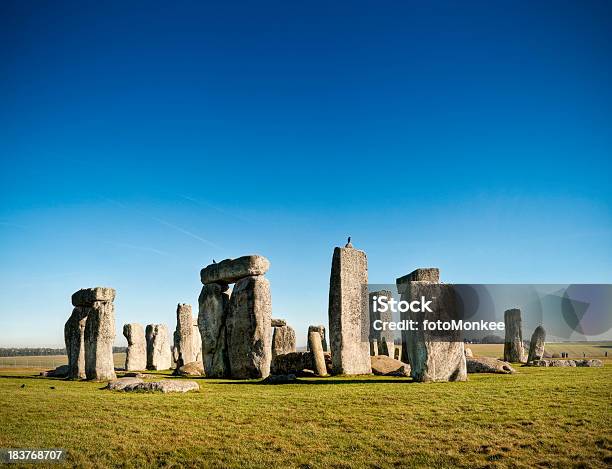 Stonehenge Salisbury Jasny Wiltshire Wielka Brytania - zdjęcia stockowe i więcej obrazów Stonehenge