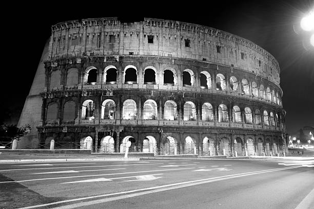 istock Colosseo Italy black and white 183770285