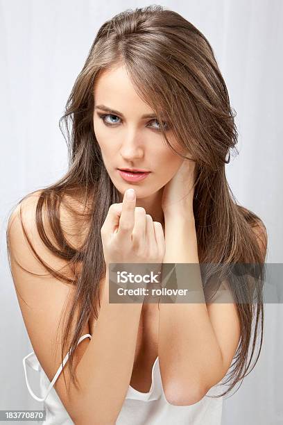 Mulher Gesticular - Fotografias de stock e mais imagens de Pedir atenção - Pedir atenção, Mulher sedutora, Mulheres