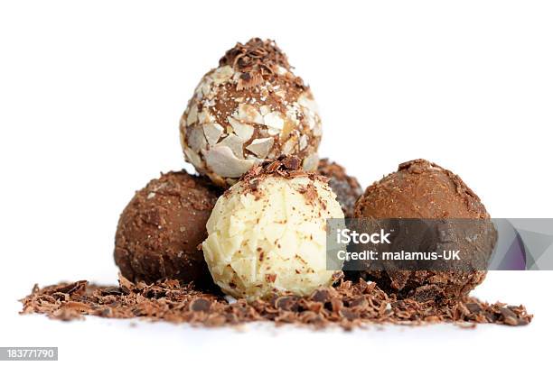 Mão Feita Chocolate Trufas - Fotografias de stock e mais imagens de Trufa de chocolate - Trufa de chocolate, Chocolate, Figura para recortar