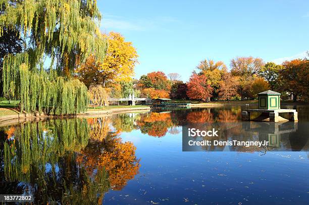 Otoño En Boston Foto de stock y más banco de imágenes de Aire libre - Aire libre, Bahía de Back - Boston, Boston - Massachusetts