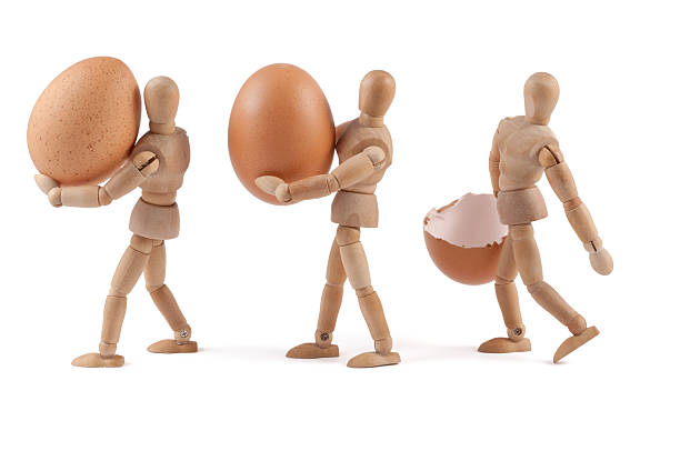 shit た-木製 mannequins 用の卵 - easter egg figurine easter holiday ストックフォトと画像