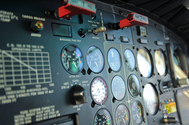 elicottero cabina di pilotaggio - cockpit airplane autopilot dashboard foto e immagini stock