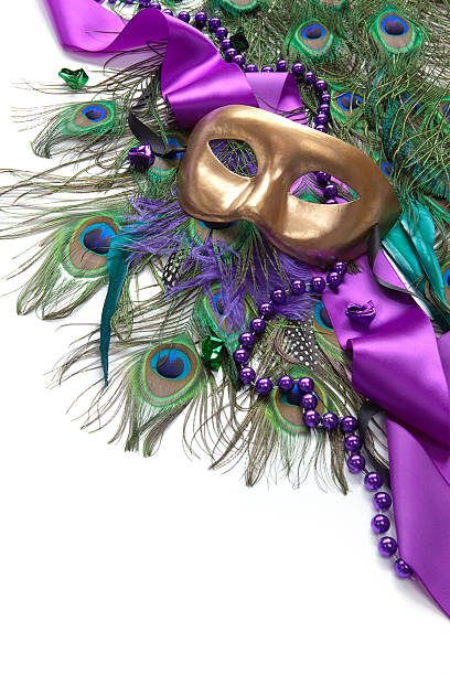 maschera e piume di pavone - mardi gras carnival peacock mask foto e immagini stock