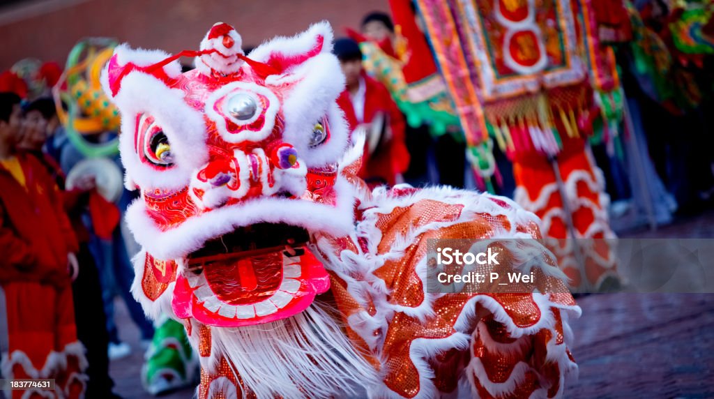 Drago cinese Danza - Foto stock royalty-free di Capodanno cinese
