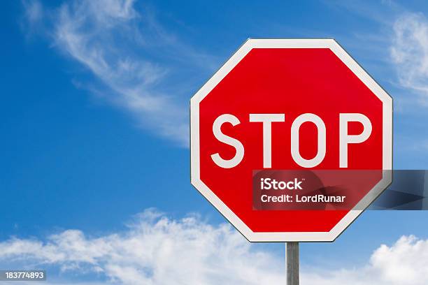 Знак Стоп — стоковые фотографии и другие картинки Stop - английское слово - Stop - английское слово, Без людей, Белый