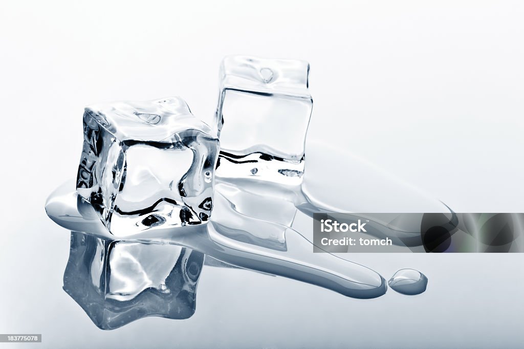 Cubetti di ghiaccio - Foto stock royalty-free di Sciogliere
