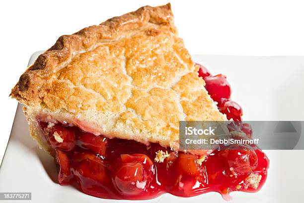 Makro Slice Of Cherry Pie Stockfoto und mehr Bilder von Gedeckter Kirschkuchen - Gedeckter Kirschkuchen, Scheibe - Portion, Dessertpasteten