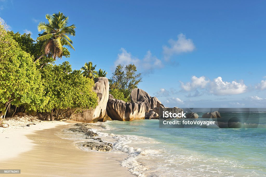 Idílica ilha deserta praia tropical com palmeira jungle Seychelles - Foto de stock de Anse Source d'Argent royalty-free