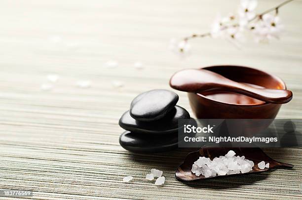 El Spa Zen Rejuvenecimiento Fondo Foto de stock y más banco de imágenes de Dar masajes - Dar masajes, Ayurveda, Lujo