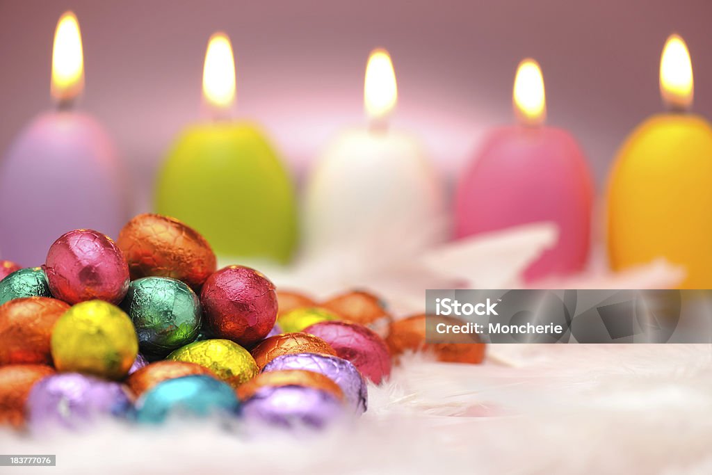 Uova di Pasqua su rosa - Foto stock royalty-free di Arte
