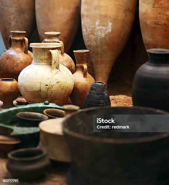 Antica Ceramica Principalmente Acqua E Barattoli Di Vasi Di Argilla - Fotografie stock e altre immagini di Antico - Vecchio stile