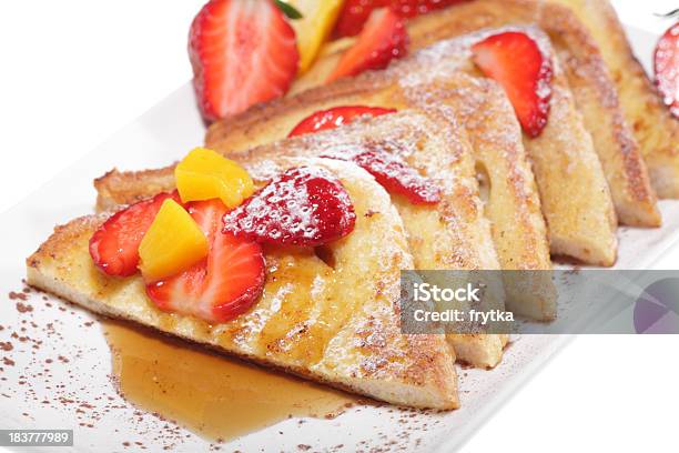 French Toast Mit Erdbeeren Stockfoto und mehr Bilder von Brotsorte - Brotsorte, Ei, Erdbeere