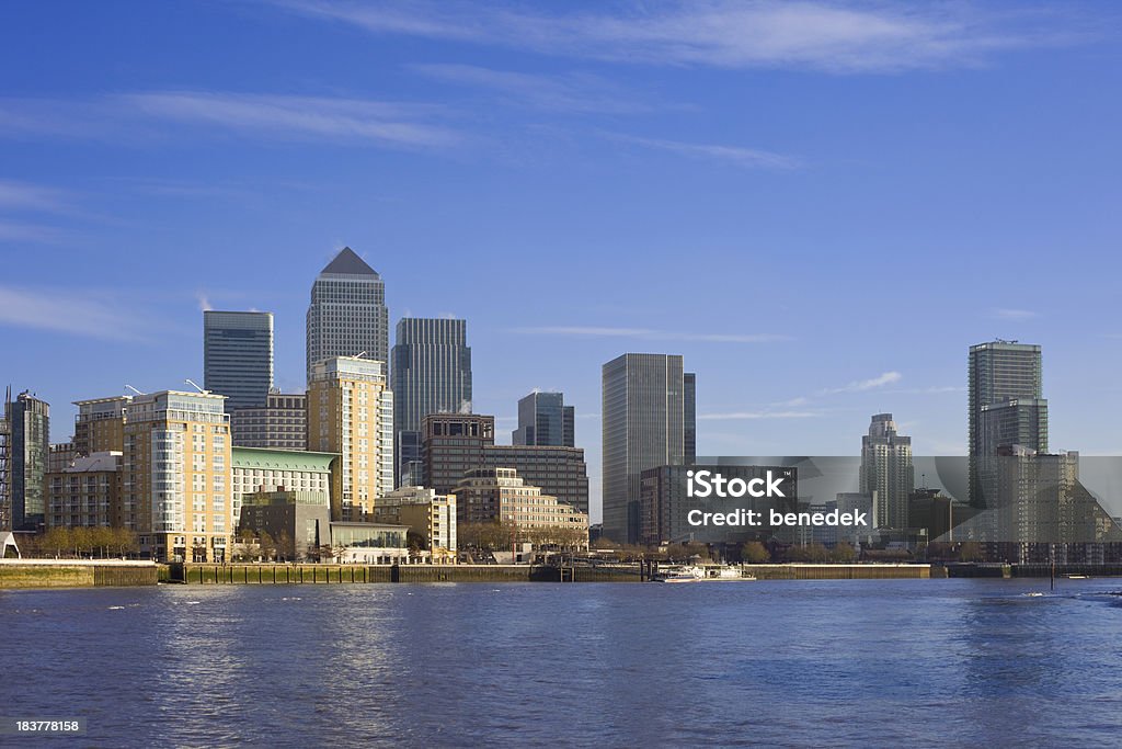 London Canary Wharf, el distrito de negocios - Foto de stock de Agua libre de derechos