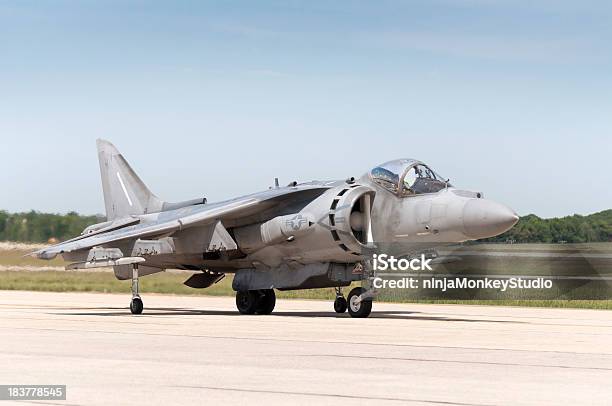 Foto de Avião Harrier Jet e mais fotos de stock de Advanced Tactical Fighter - Advanced Tactical Fighter, Avião, Avião Militar