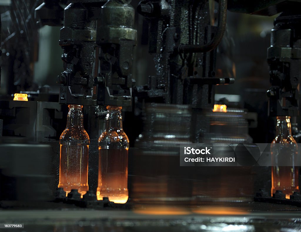 Стеклянная бутылка производства - Стоковые фото Промышленность роялти-фри