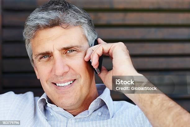 중년 남자 토킹 휴대전화 40-49세에 대한 스톡 사진 및 기타 이미지 - 40-49세, 남성, 남자